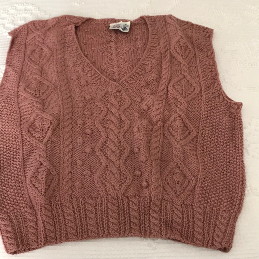 Dusty rose pink sweater vest/medium NWOT.